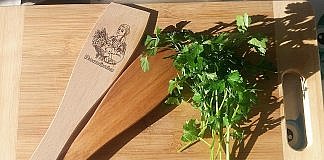 Cum imi curat tocatorul din lemn si plastic?