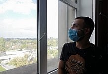 Efectele gandirii pozitive in pandemie. Interviu cu Razvan Lazaroiu, makeup artist